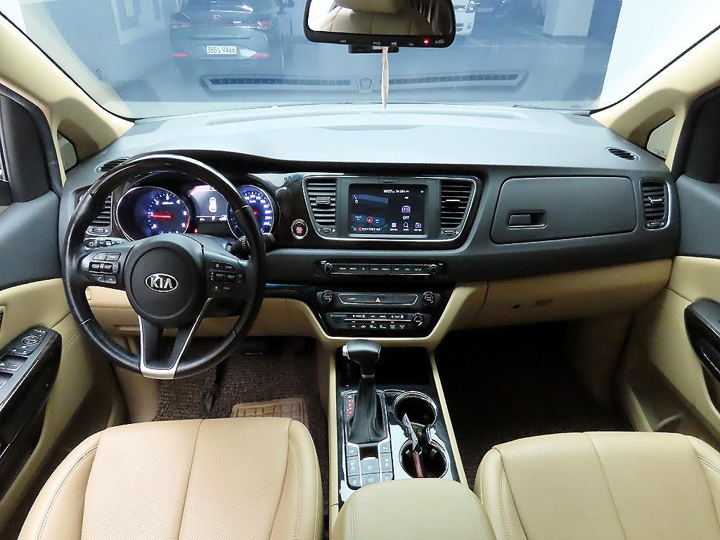 KIA Carnival - Vista 8