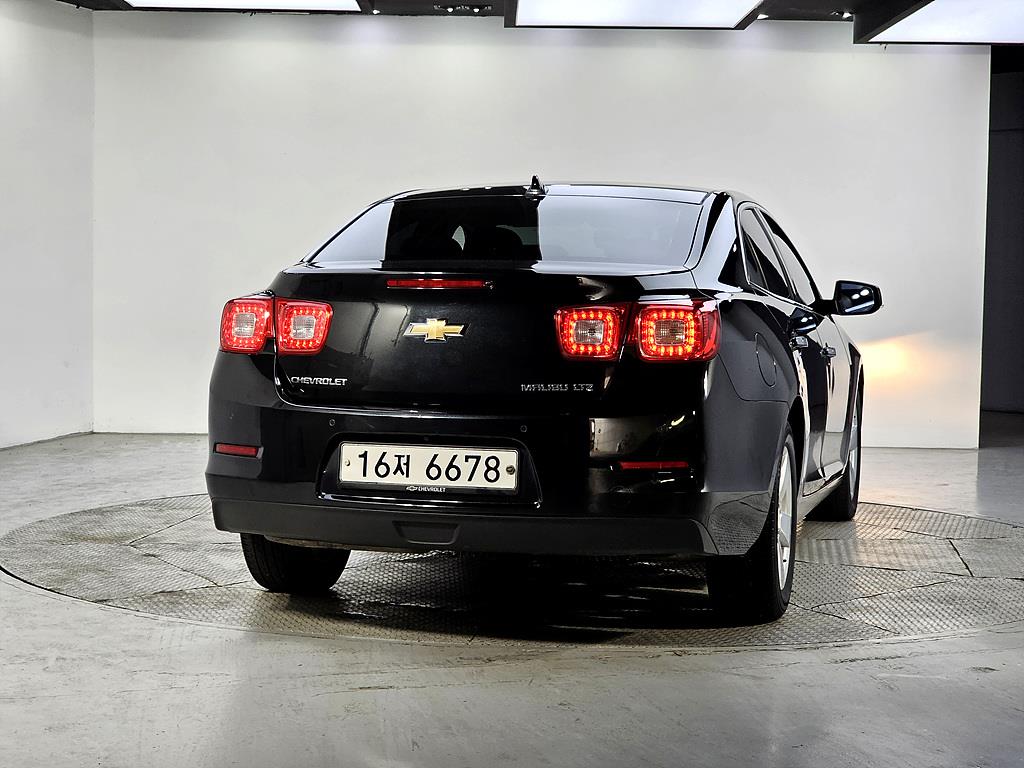 Chevrolet Malibu - Vista 3