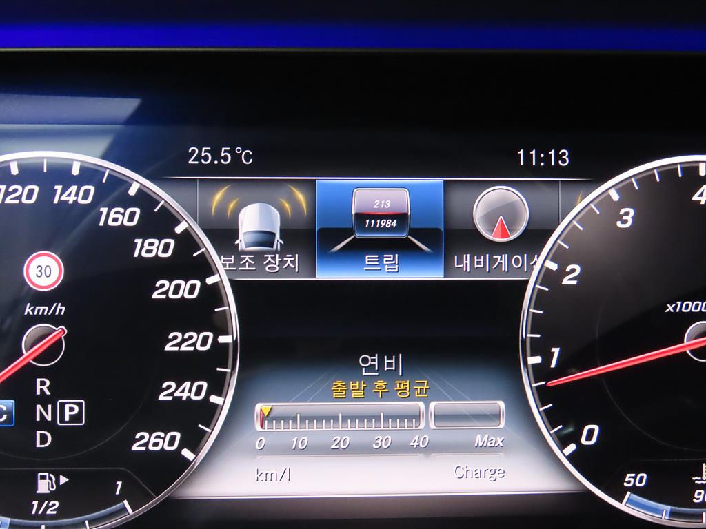 Mercedes Benz E class - Vista 10