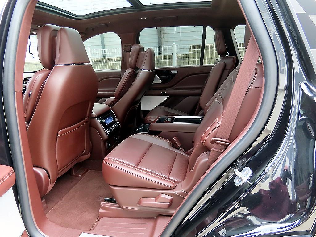 Lincoln Aviator - Vista 6