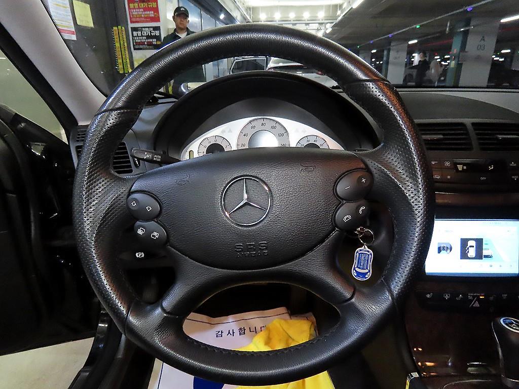 Mercedes Benz E class - Vista 8