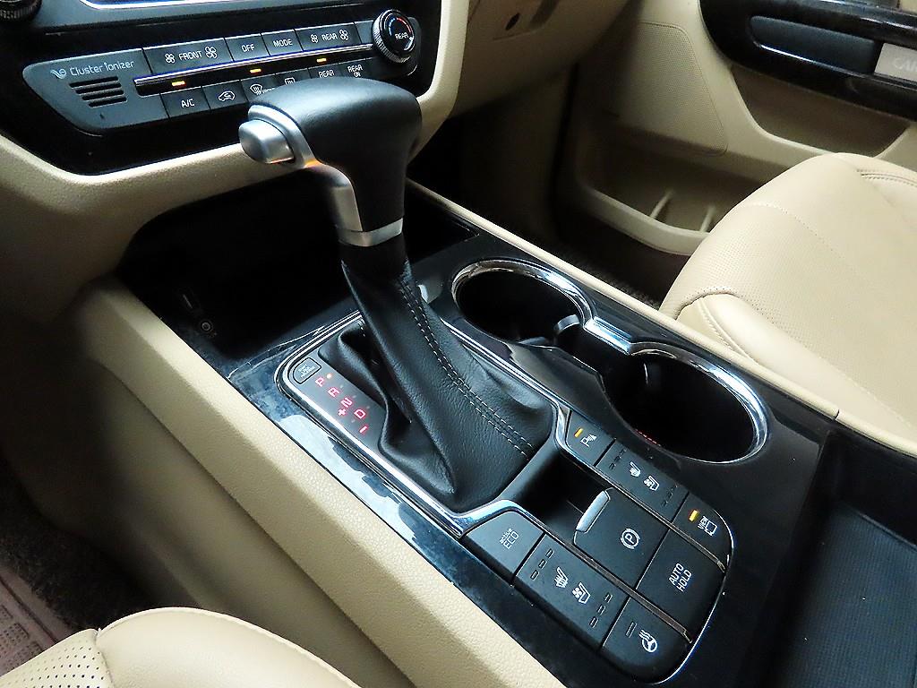KIA Carnival - Vista 10