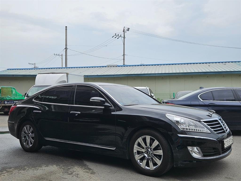 HYUNDAI Equus - Vista 3