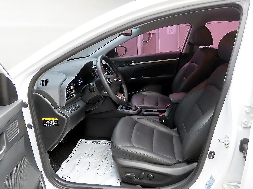 HYUNDAI Avante - Vista 5