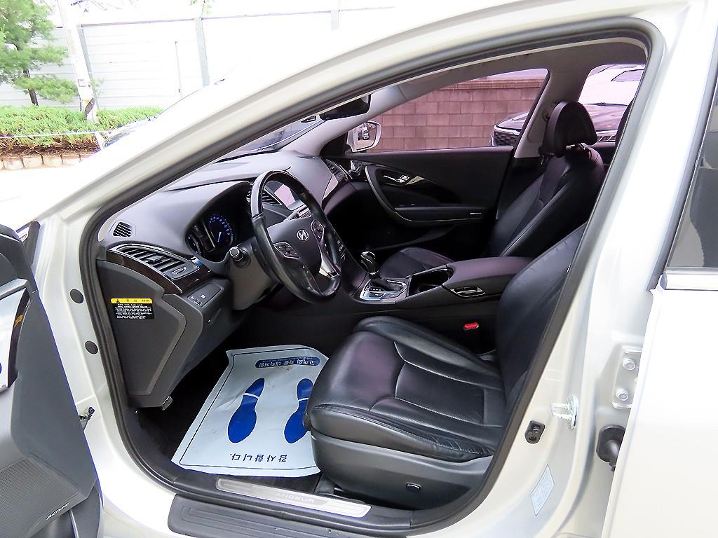 HYUNDAI Grandeur - Vista 5