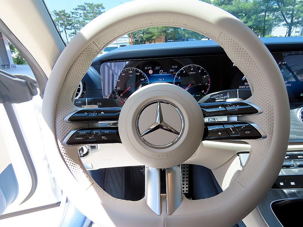Mercedes Benz E class - Vista 12