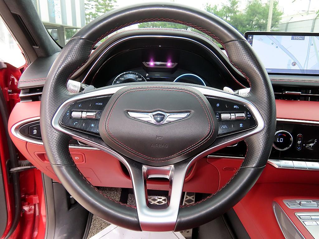 Genesis GV70 - Vista 8