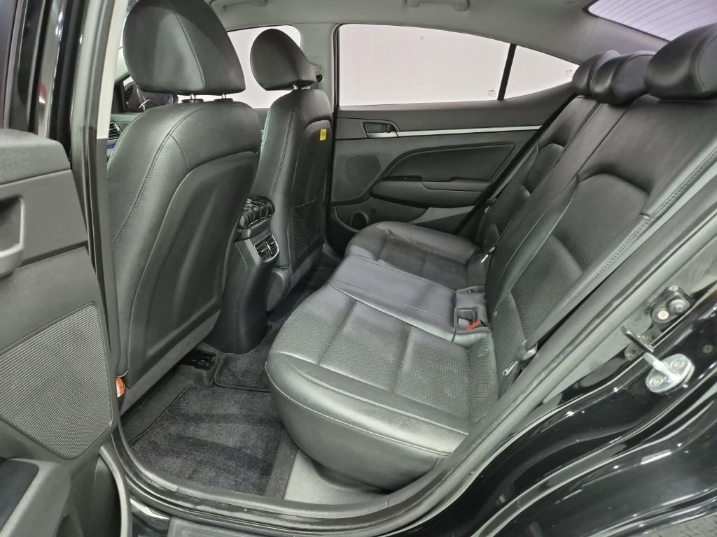 HYUNDAI Avante - Vista 12