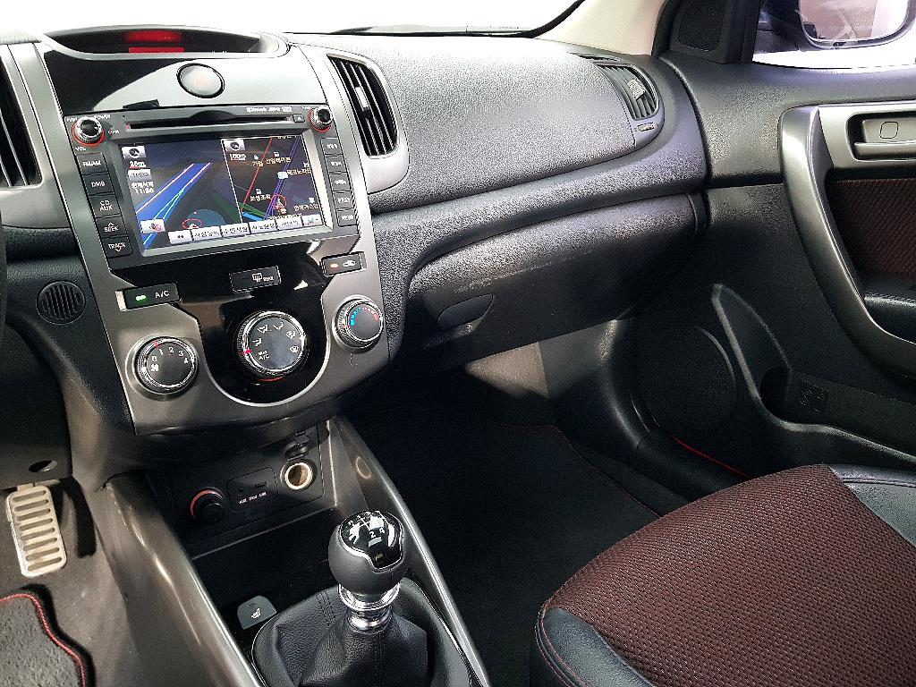 KIA Forte - Vista 8