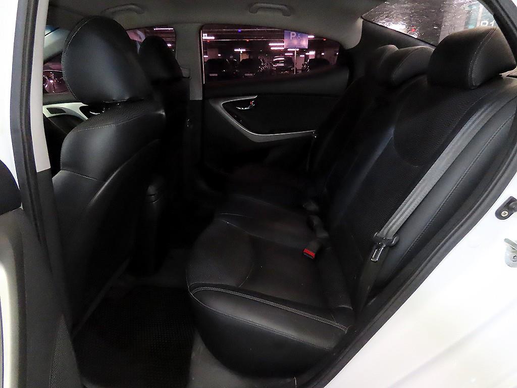 HYUNDAI Avante - Vista 7