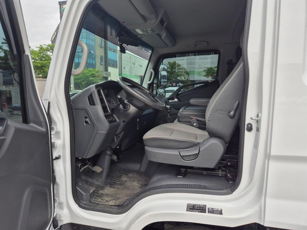 medium and large cargo truck - Vista 11