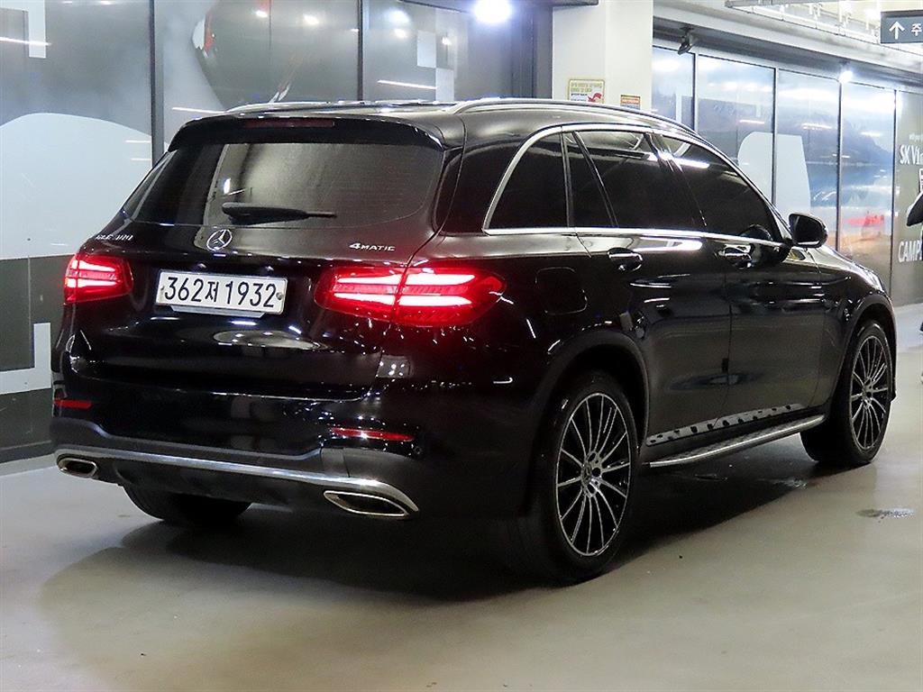 Mercedes Benz GLC Class - Vista 4