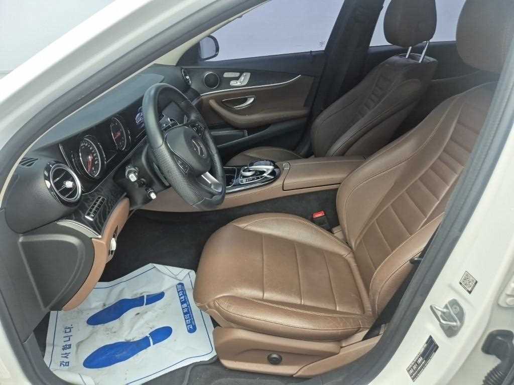Mercedes Benz E class - Vista 11
