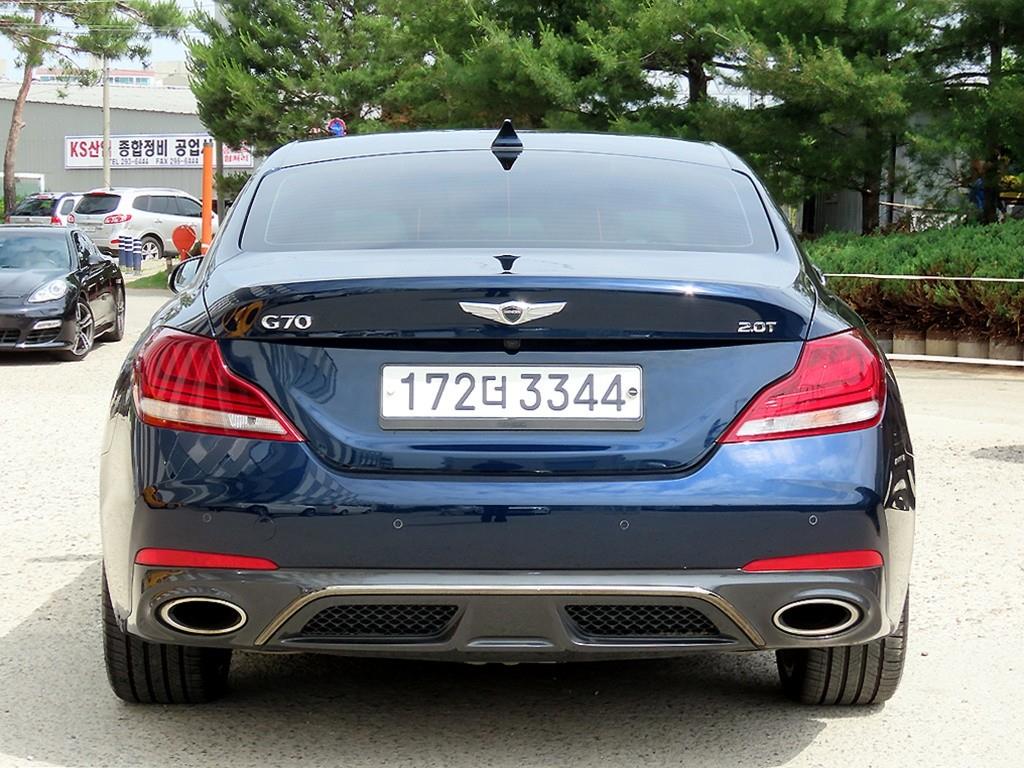 Genesis G70 - Vista 4