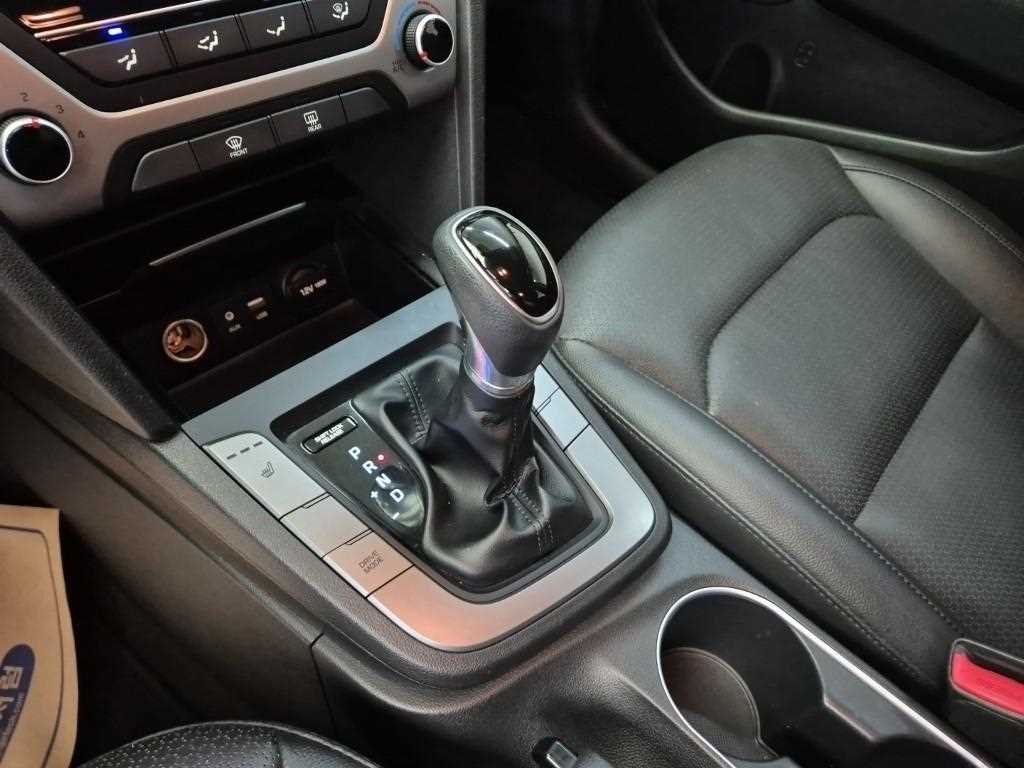 HYUNDAI Avante - Vista 8