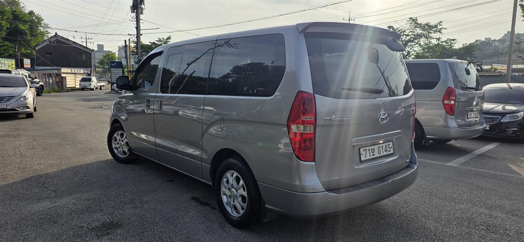 HYUNDAI Starex - Vista 5