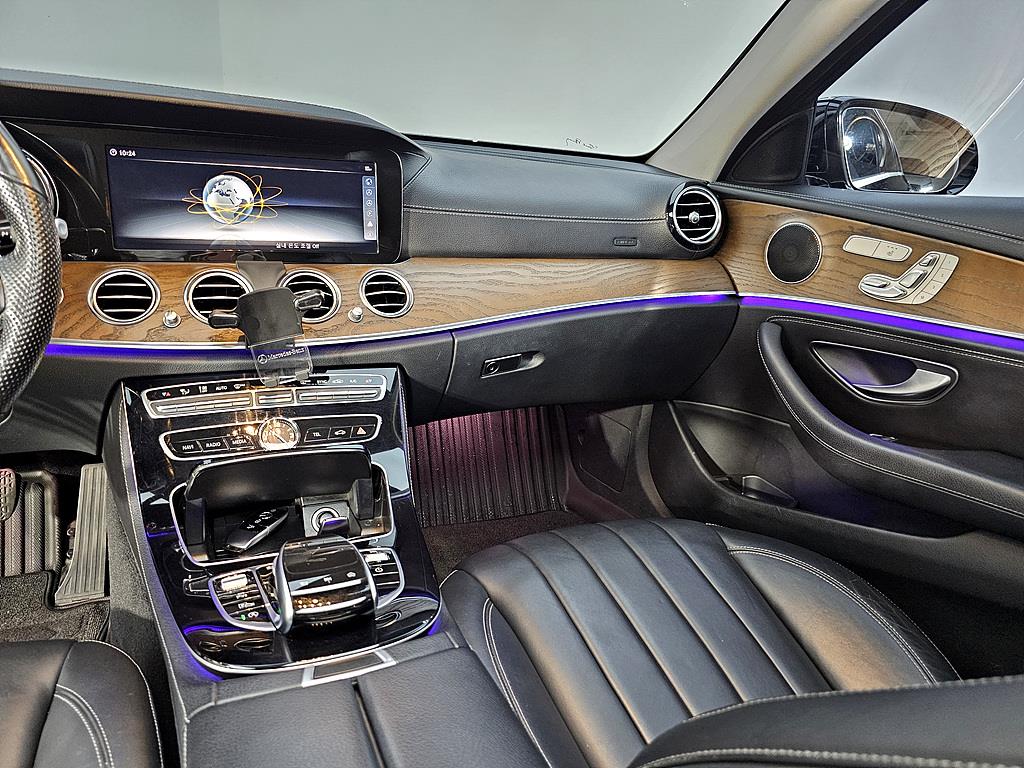 Mercedes Benz E class - Vista 10