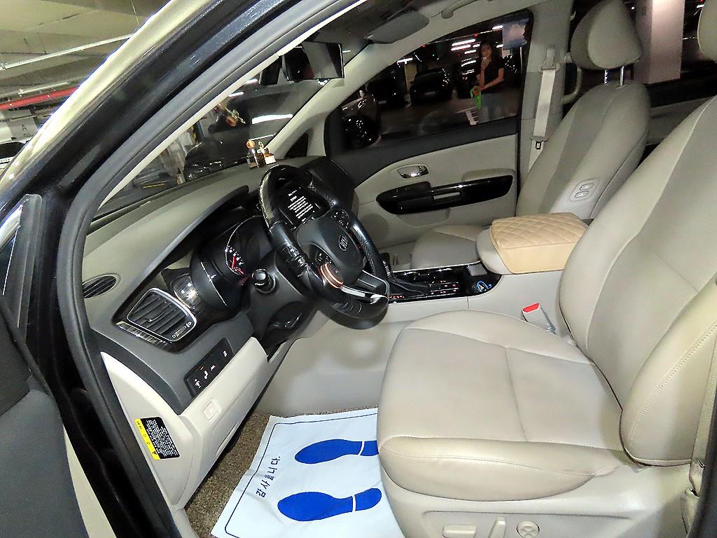 KIA Carnival - Vista 6