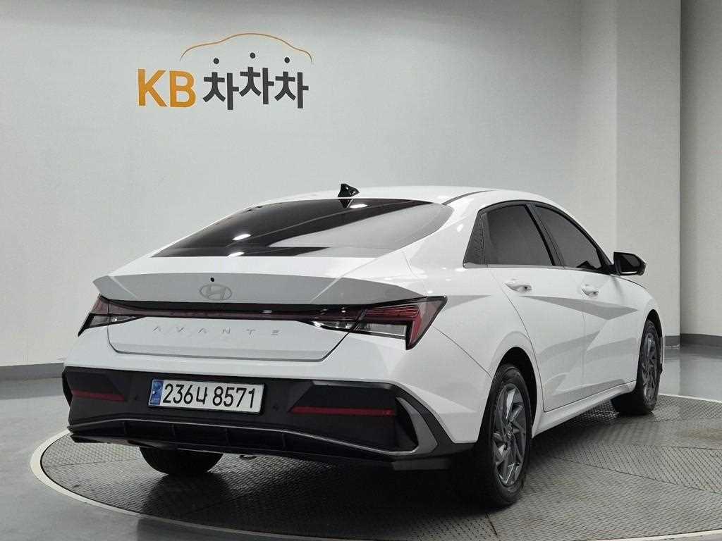 HYUNDAI Avante - Vista 3