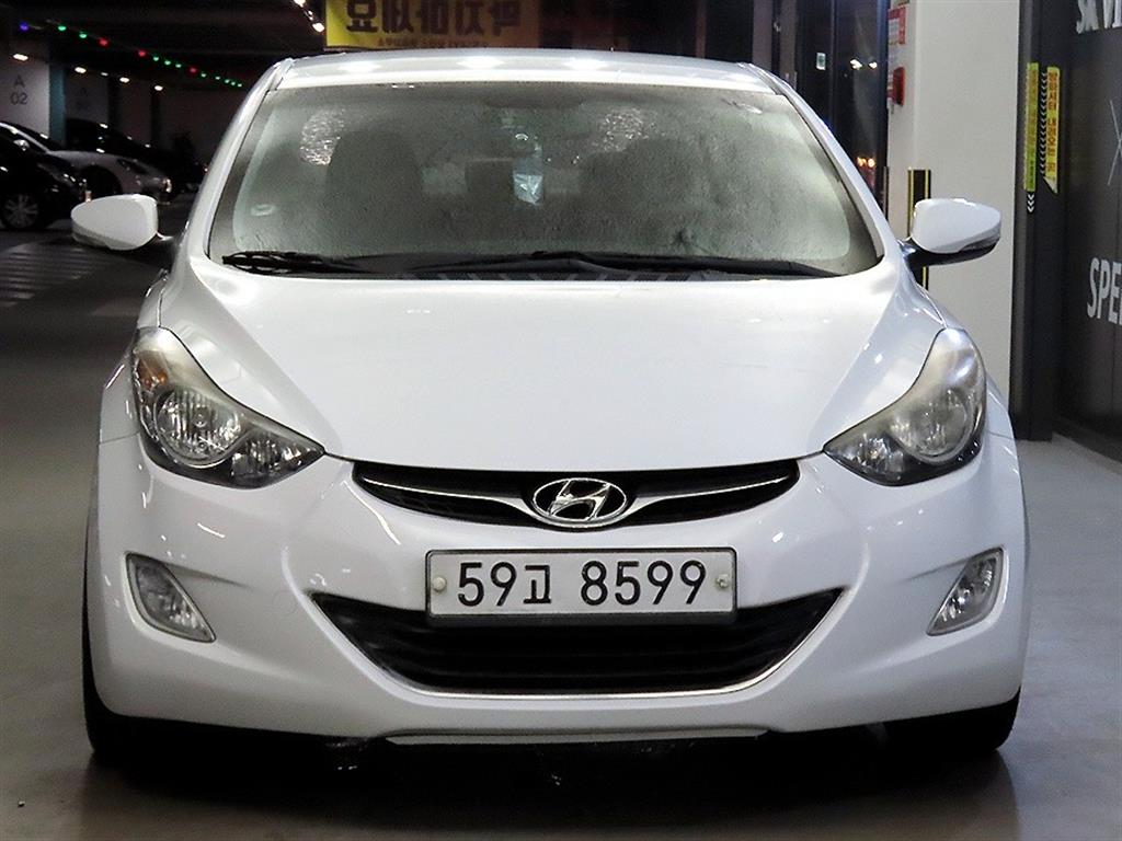 HYUNDAI Avante - Vista 2