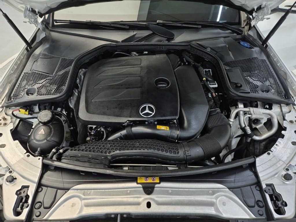 Mercedes Benz C Class - Vista 5