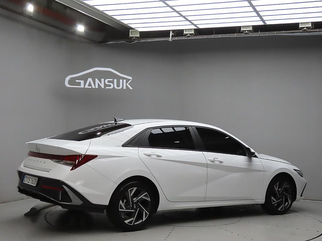 HYUNDAI Avante - Vista 7