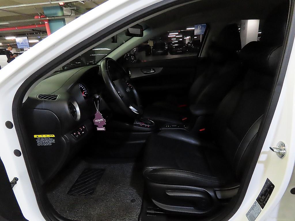 KIA Carnival - Vista 6