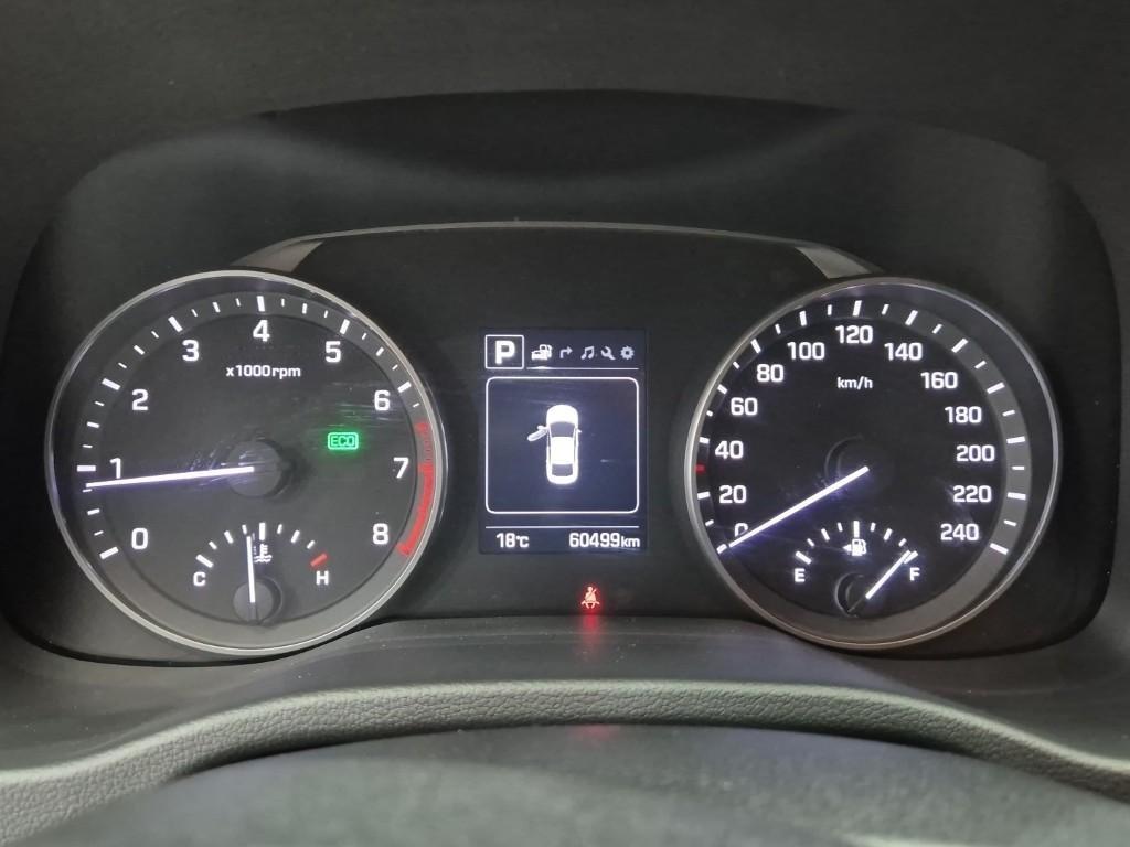 HYUNDAI Avante - Vista 6