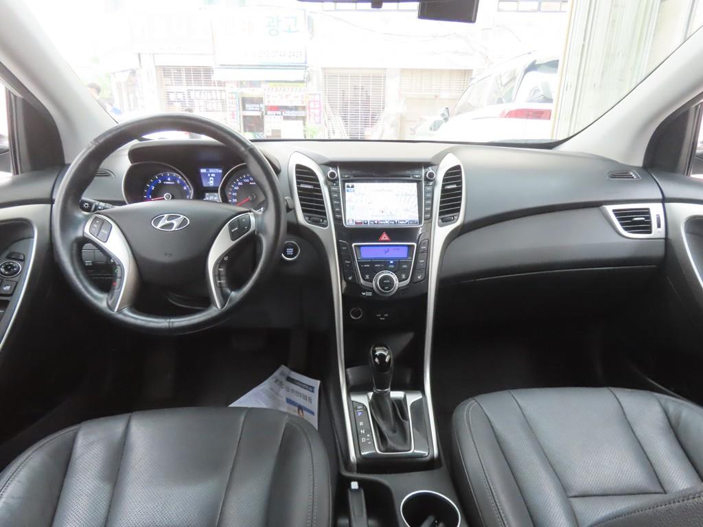 HYUNDAI i30 - Vista 7