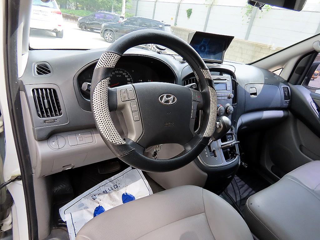 HYUNDAI Starex - Vista 7