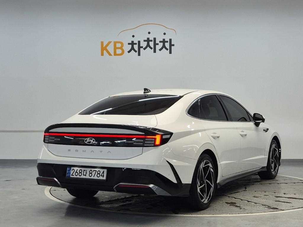HYUNDAI Sonata - Vista 3