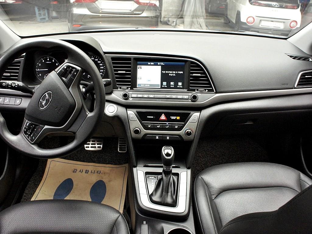 HYUNDAI Avante - Vista 12