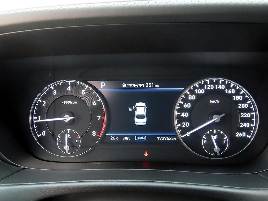 Genesis G90 - Vista 9