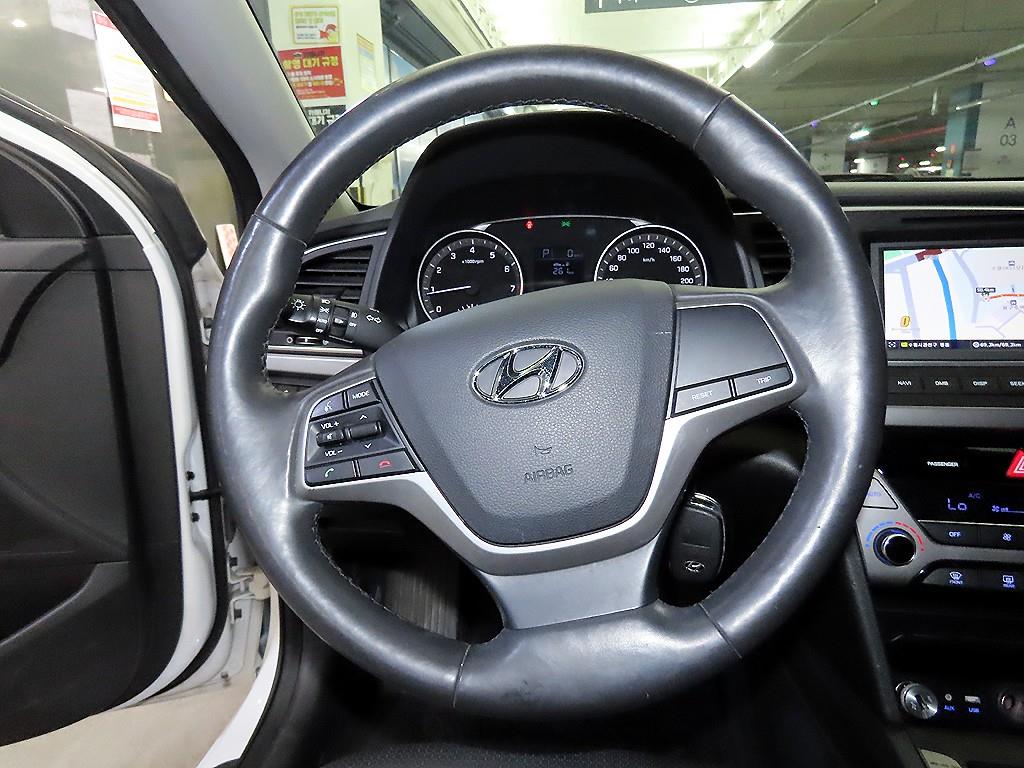 HYUNDAI Avante - Vista 8