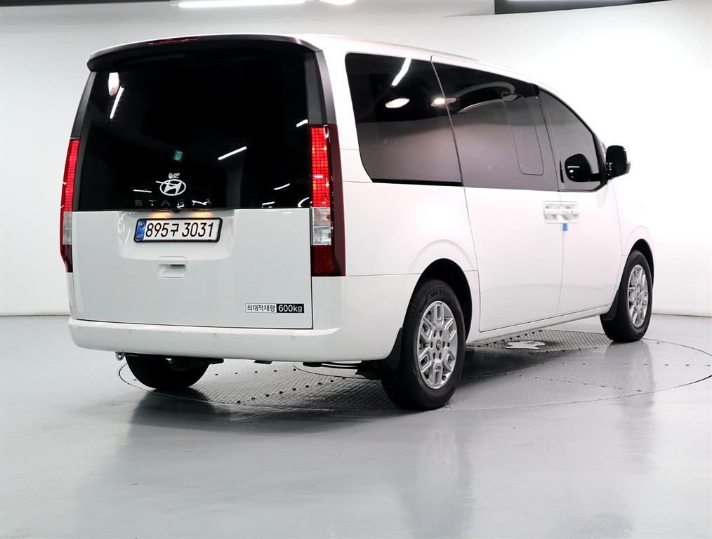 HYUNDAI Staria - Vista 3
