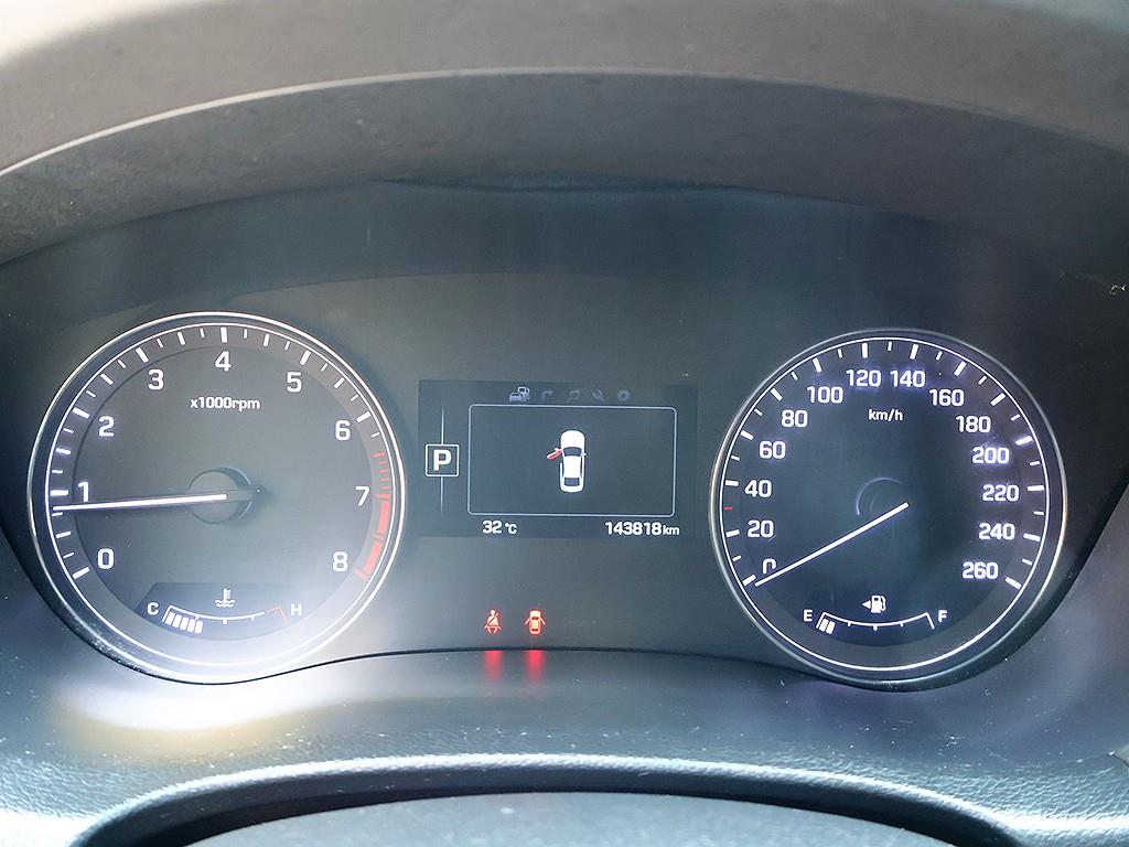 HYUNDAI Genesis - Vista 11