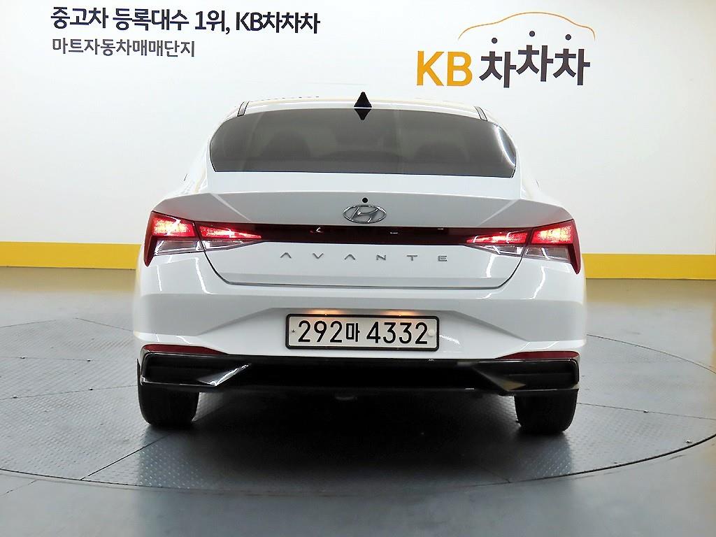 HYUNDAI Avante - Vista 3