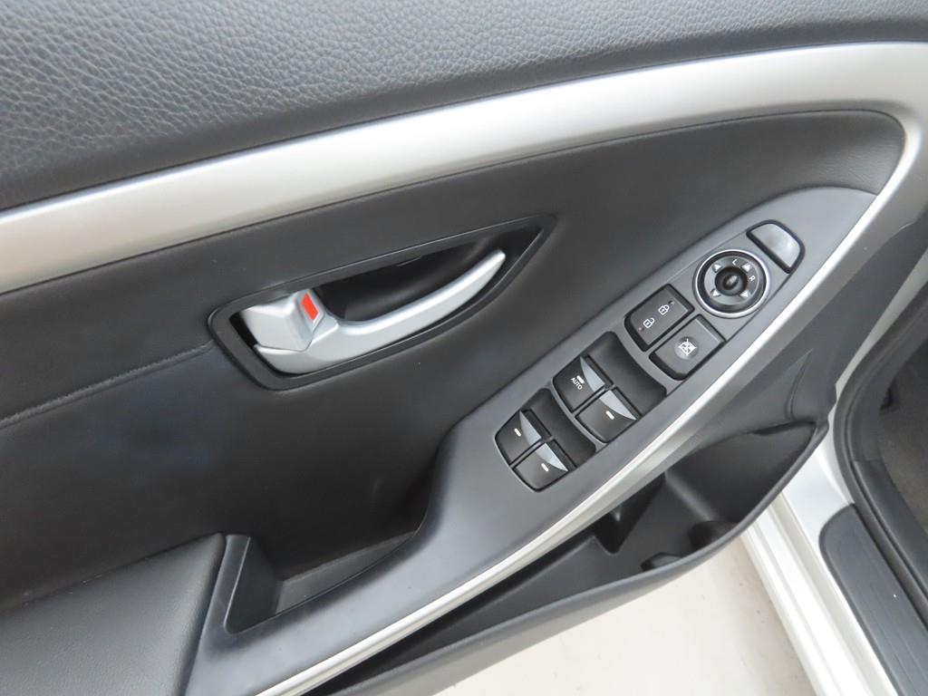 HYUNDAI i30 - Vista 9