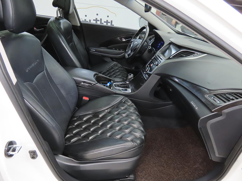 HYUNDAI Grandeur - Vista 7