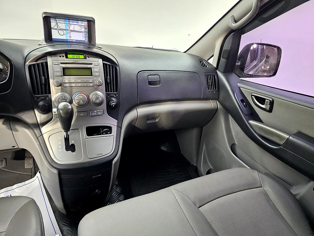 HYUNDAI Starex - Vista 10