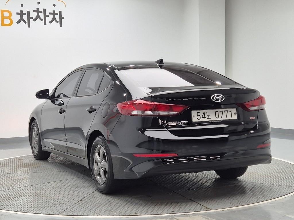 HYUNDAI Avante - Vista 2