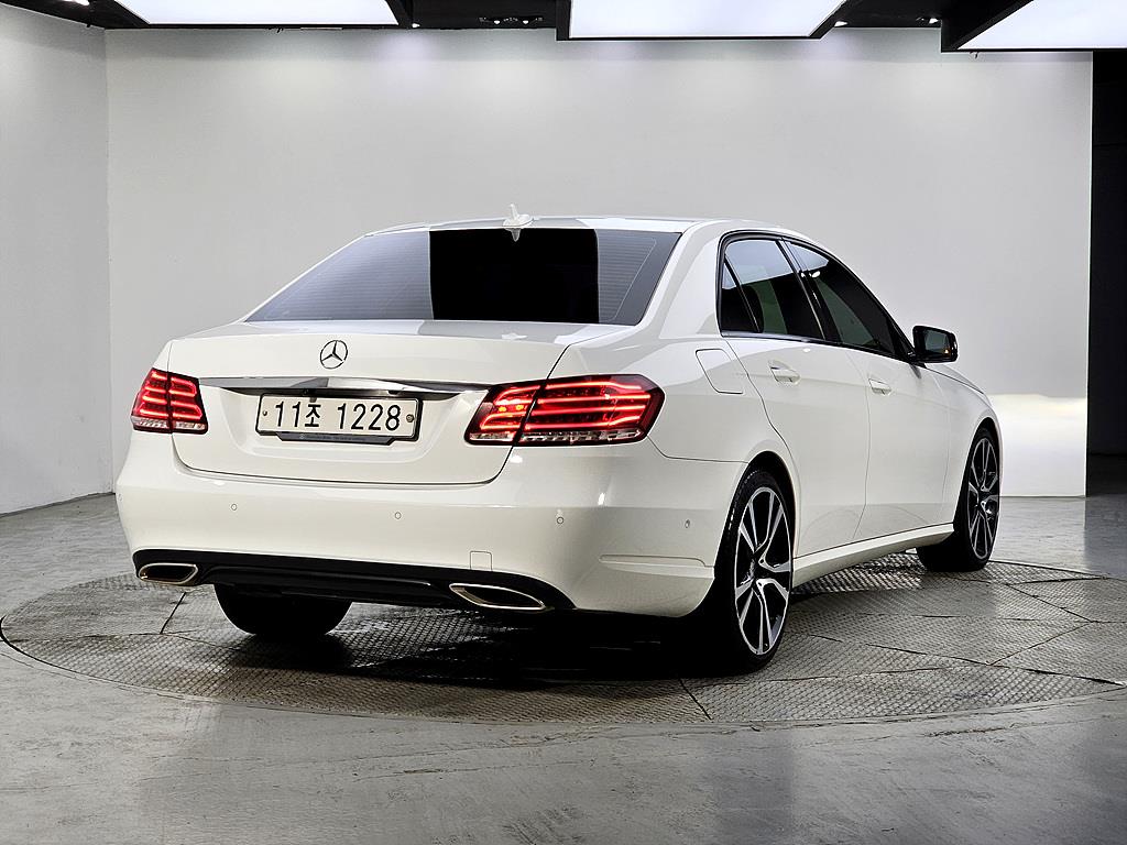 Mercedes Benz E class - Vista 4