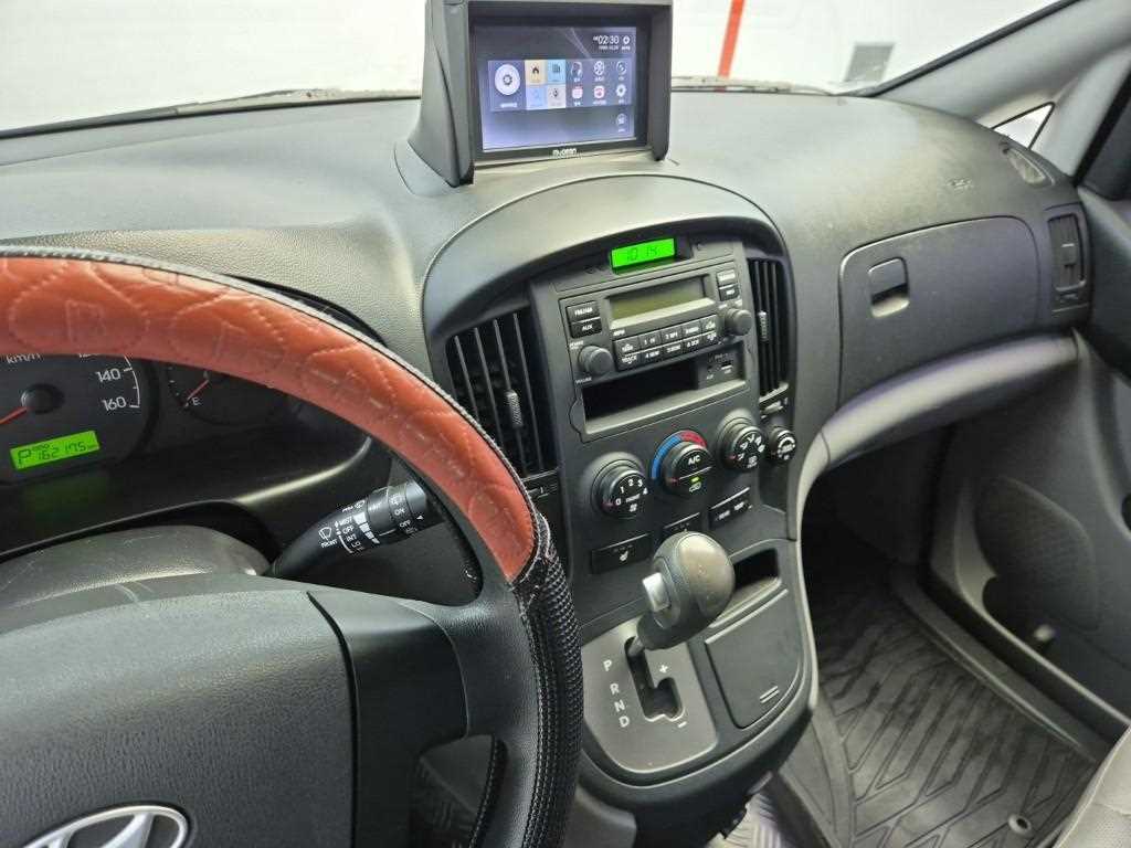 HYUNDAI Starex - Vista 10