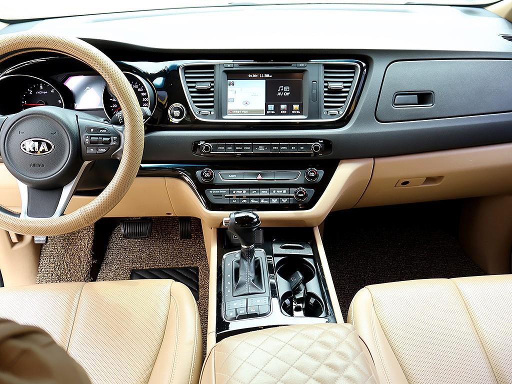 KIA Carnival - Vista 9