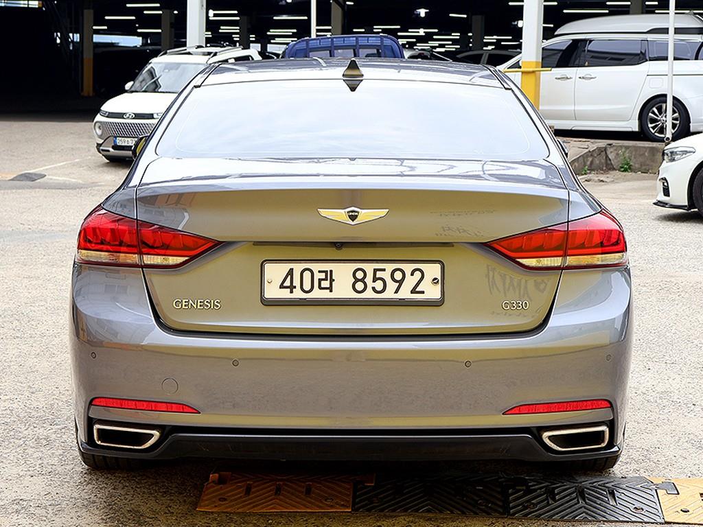 HYUNDAI Genesis - Vista 5