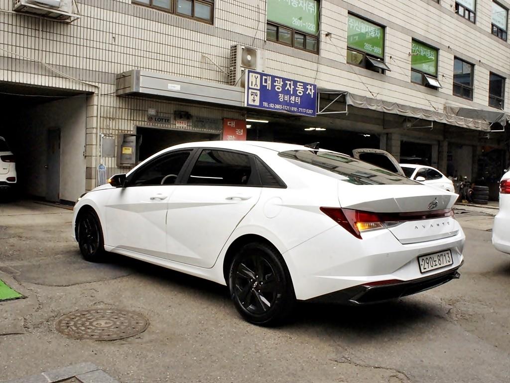 HYUNDAI Avante - Vista 7