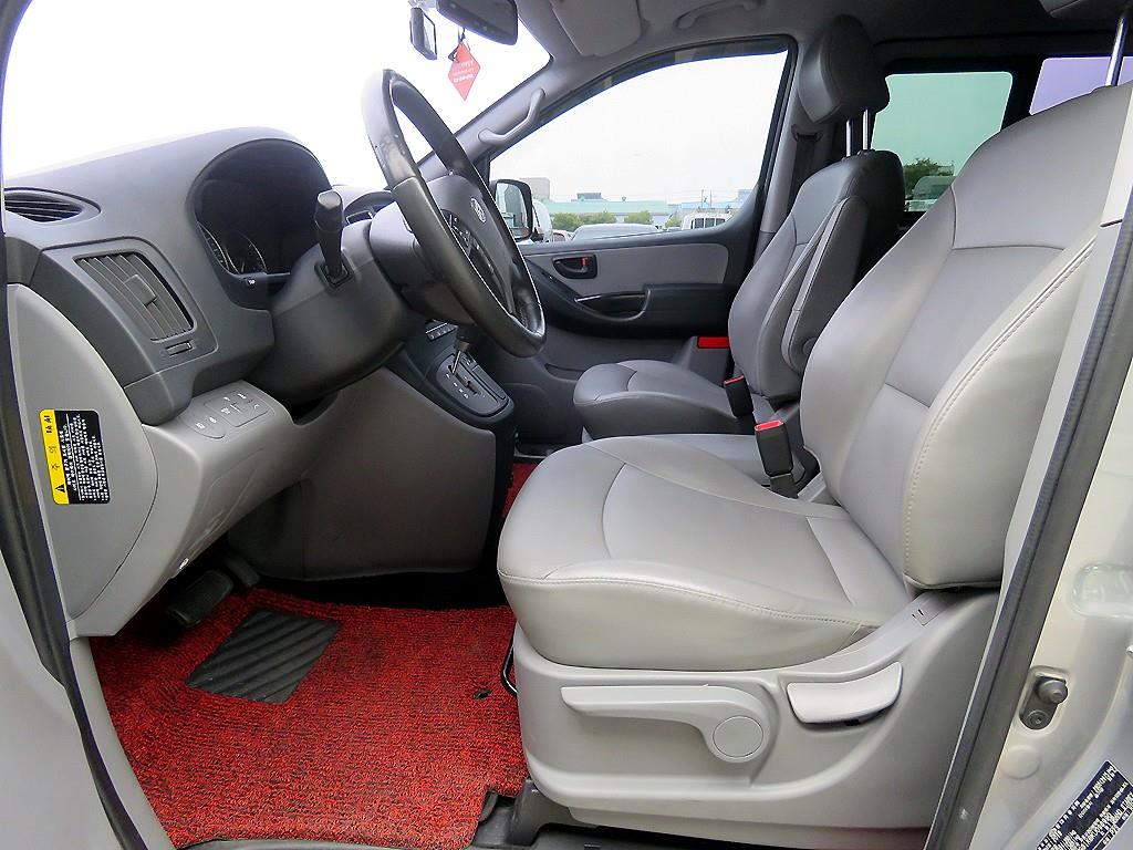 HYUNDAI Starex - Vista 6