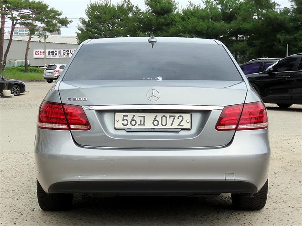 Mercedes Benz E class - Vista 4
