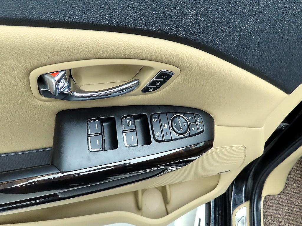 KIA Carnival - Vista 11