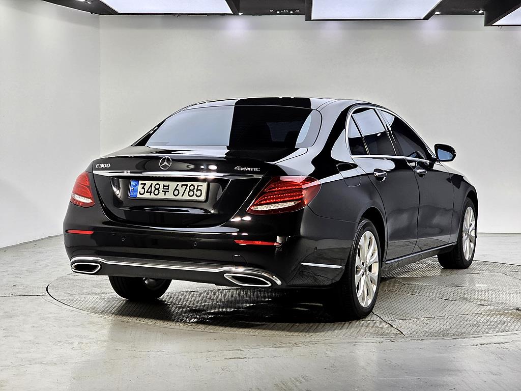 Mercedes Benz E class - Vista 4